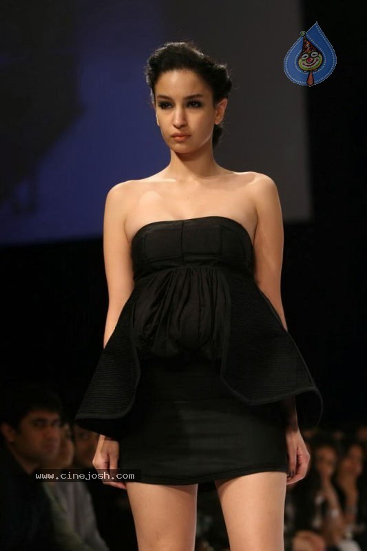 LFW Day 4 All Fashion Shows - 32 / 107 photos