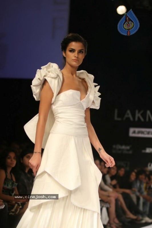LFW Day 4 All Fashion Shows - 39 / 107 photos
