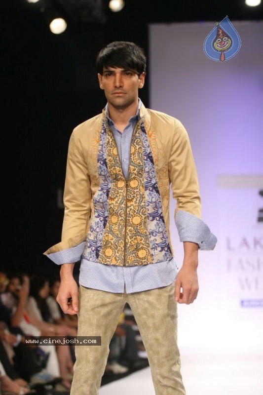 LFW Day 4 All Fashion Shows - 42 / 107 photos