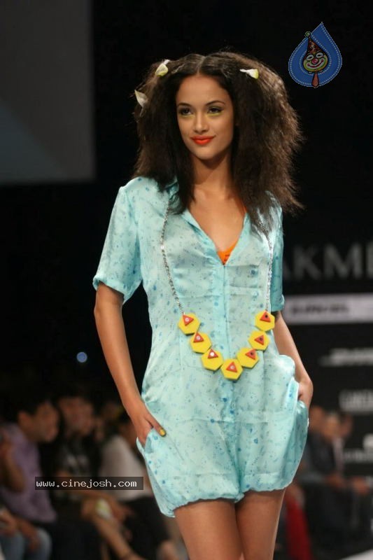 LFW Day 4 All Fashion Shows - 50 / 107 photos