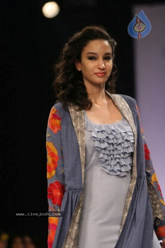 LFW Day 4 All Fashion Shows - 52 / 107 photos