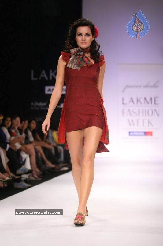 LFW Day 4 All Fashion Shows - 60 / 107 photos