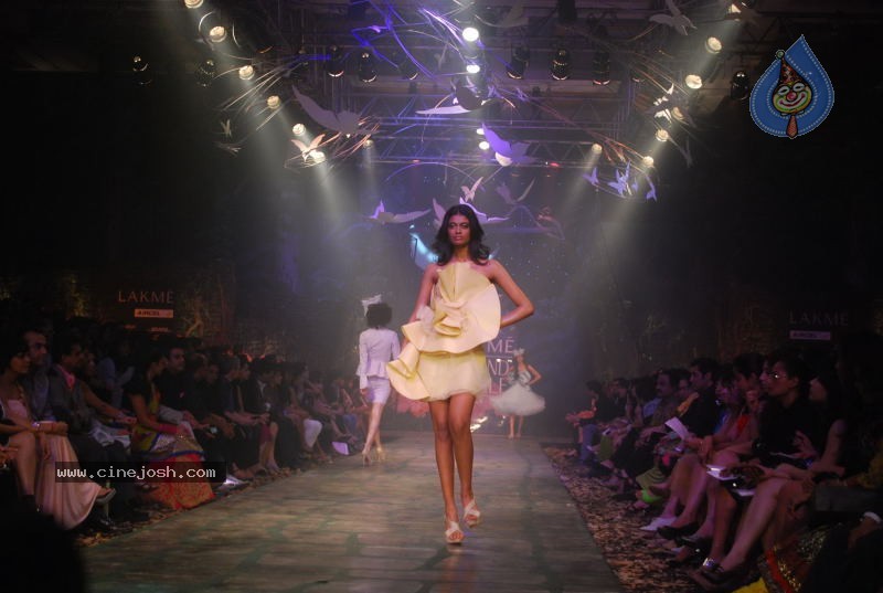 LFW Grand Finale Fashion Show - 23 / 117 photos