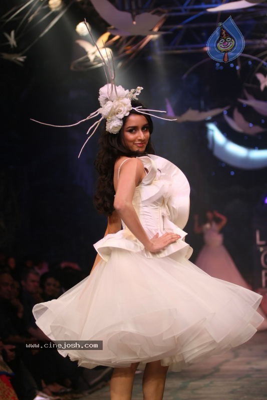 LFW Grand Finale Fashion Show - 46 / 117 photos
