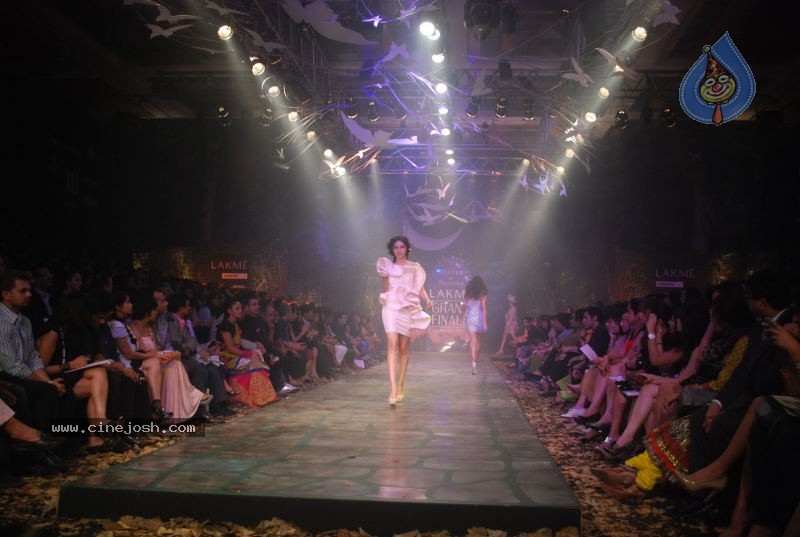 LFW Grand Finale Fashion Show - 56 / 117 photos