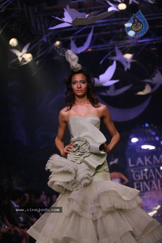 LFW Grand Finale Fashion Show - 67 / 117 photos