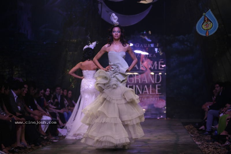 LFW Grand Finale Fashion Show - 68 / 117 photos