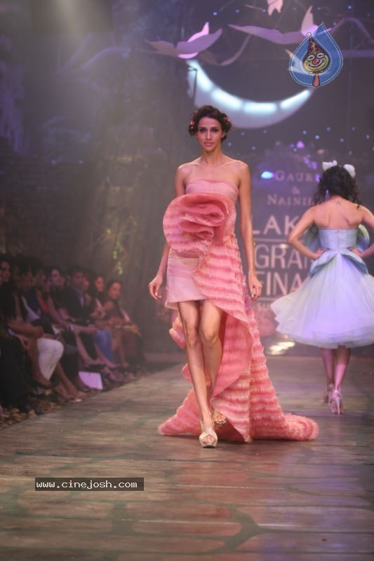 LFW Grand Finale Fashion Show - 69 / 117 photos