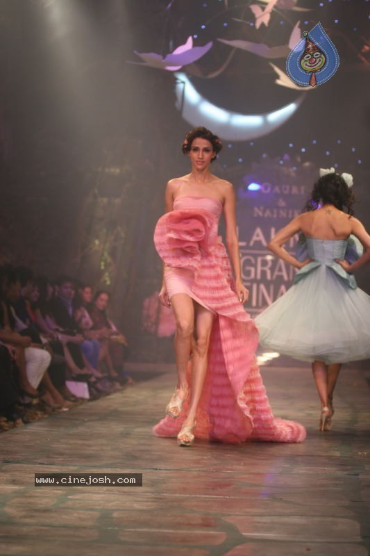 LFW Grand Finale Fashion Show - 70 / 117 photos