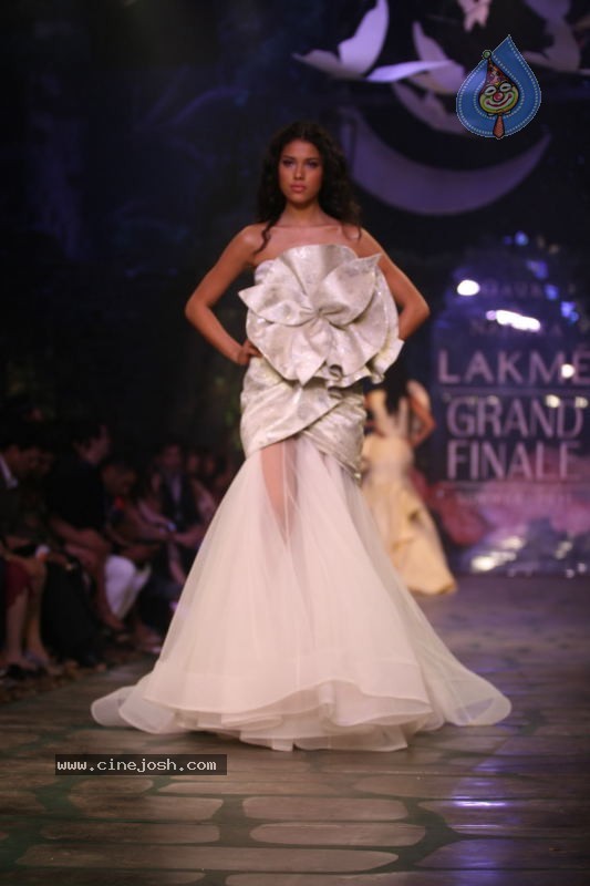 LFW Grand Finale Fashion Show - 75 / 117 photos