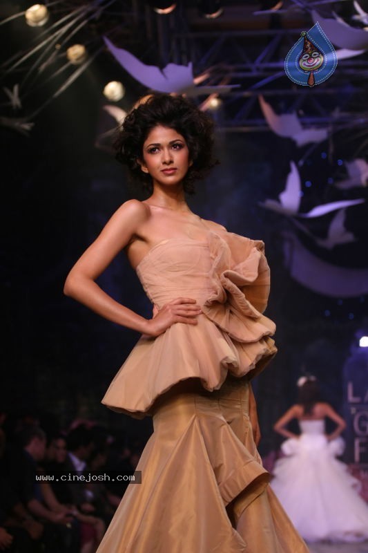 LFW Grand Finale Fashion Show - 85 / 117 photos