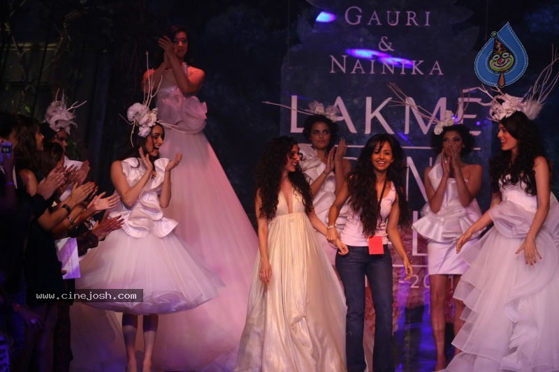 LFW Grand Finale Fashion Show - 88 / 117 photos