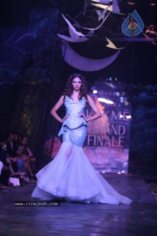 LFW Grand Finale Fashion Show - 93 / 117 photos
