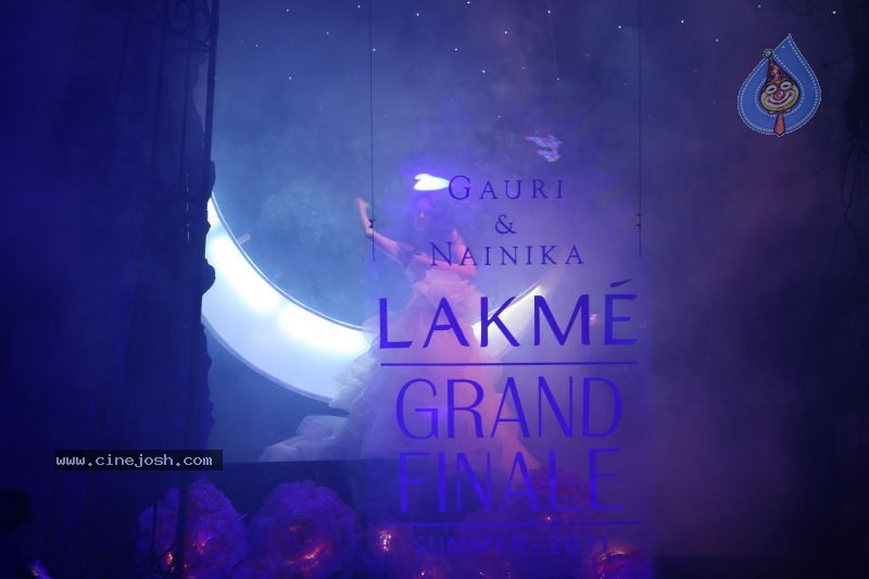 LFW Grand Finale Fashion Show - 96 / 117 photos
