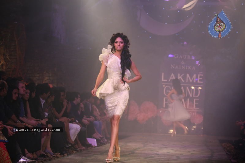 LFW Grand Finale Fashion Show - 99 / 117 photos