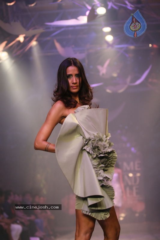 LFW Grand Finale Fashion Show - 107 / 117 photos