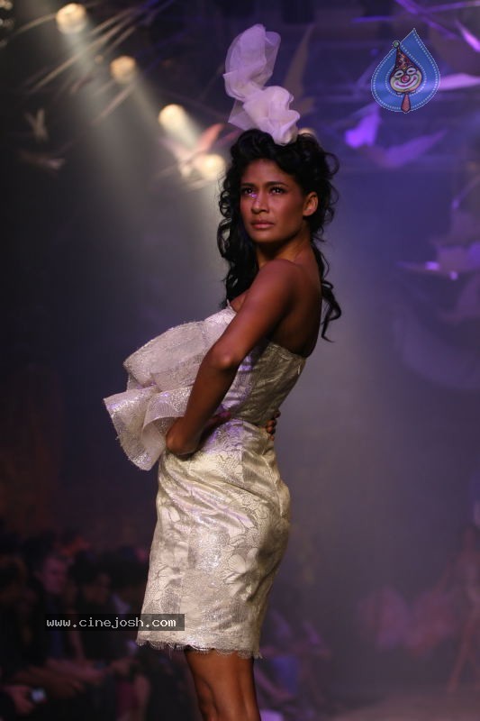LFW Grand Finale Fashion Show - 116 / 117 photos