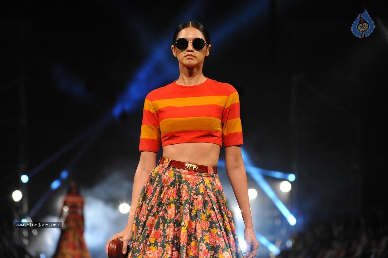 LFW Summer Resort 2015 Fashion Show - 20 / 93 photos