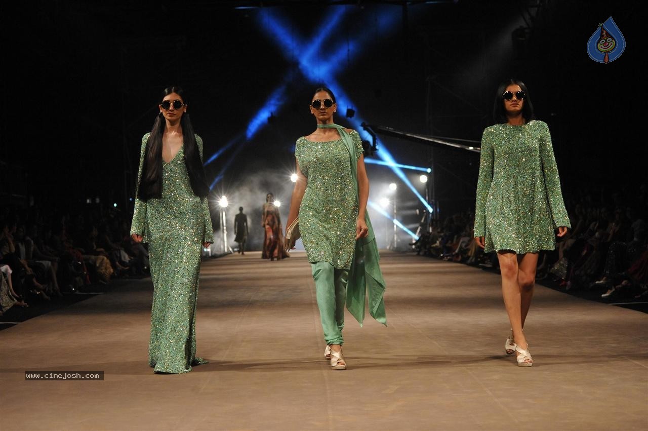 LFW Summer Resort 2015 Fashion Show - 23 / 93 photos