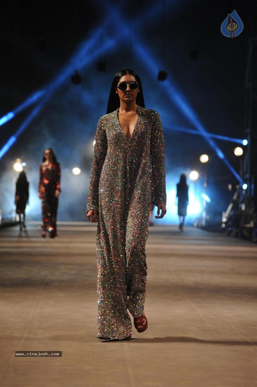 LFW Summer Resort 2015 Fashion Show - 52 / 93 photos