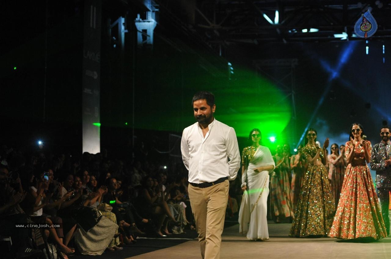 LFW Summer Resort 2015 Fashion Show - 69 / 93 photos