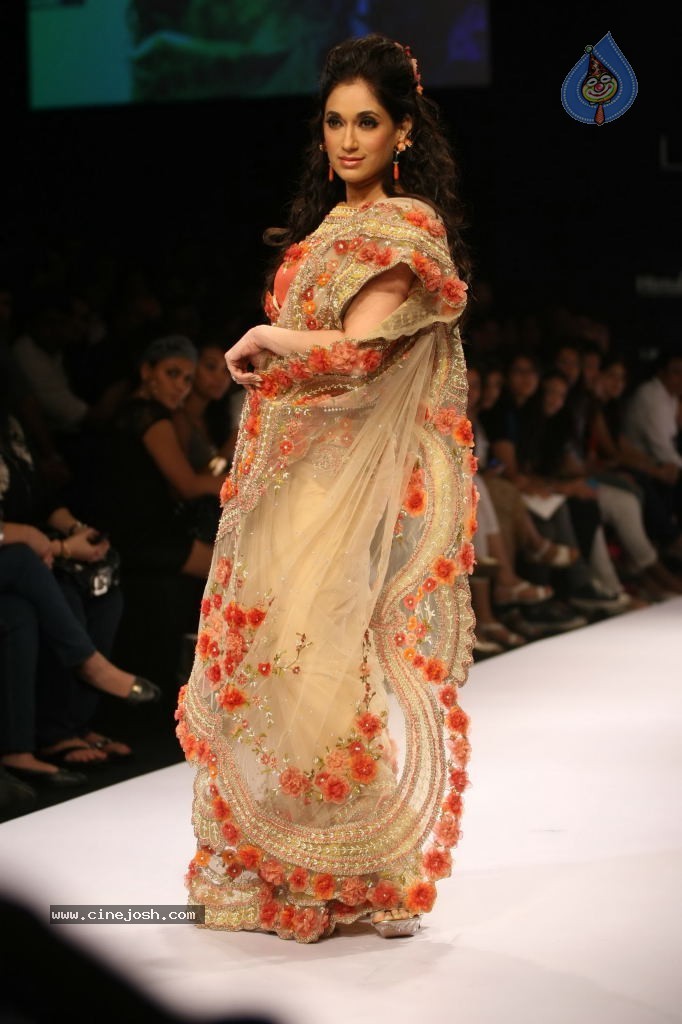 LFW Winter Festive 2011 All Shows - 11 / 34 photos