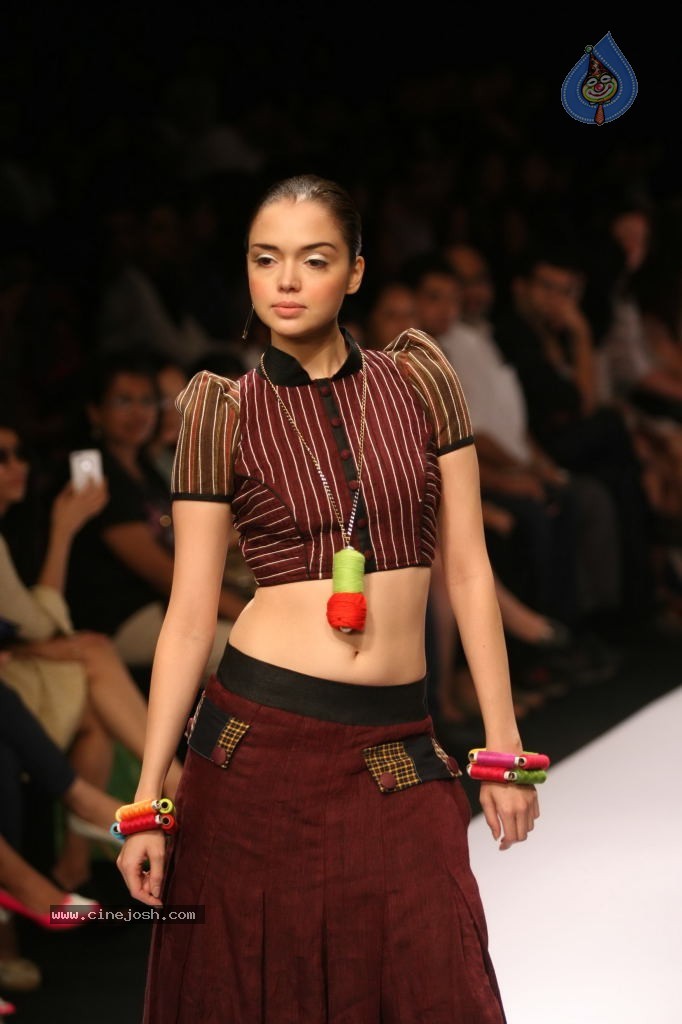 LFW Winter Festive 2011 All Shows - 12 / 34 photos