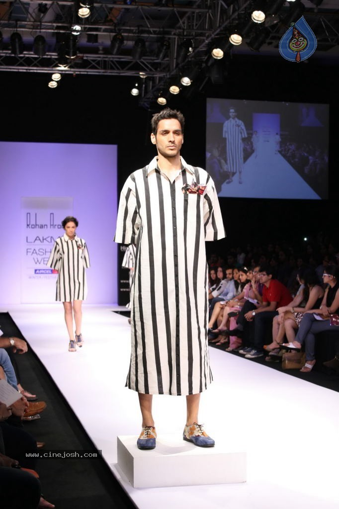 LFW Winter Festive 2011 All Shows - 15 / 34 photos