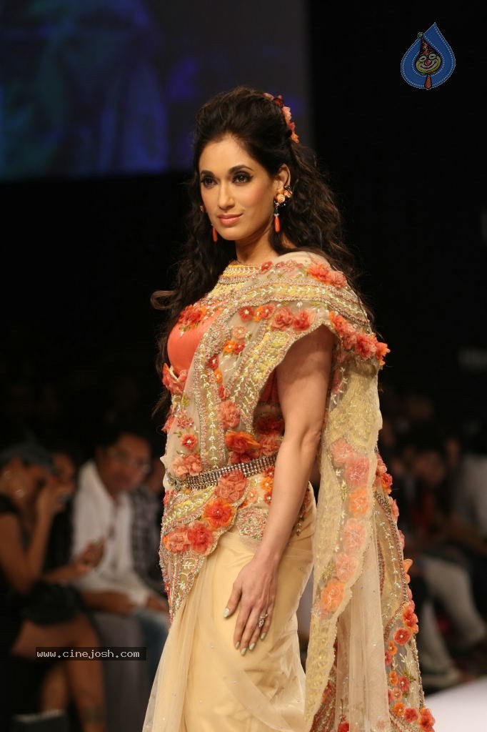 LFW Winter Festive 2011 All Shows - 22 / 34 photos