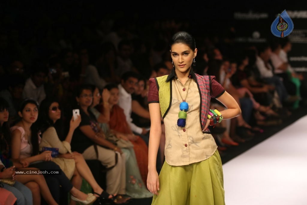 LFW Winter Festive 2011 All Shows - 31 / 34 photos