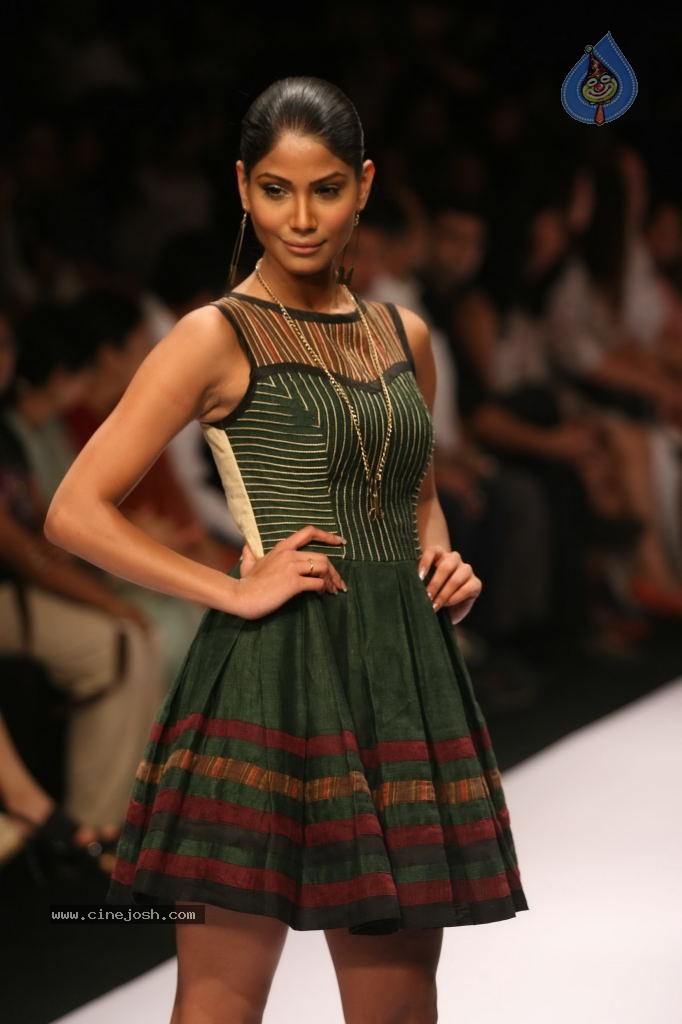 LFW Winter Festive 2011 All Shows - 34 / 34 photos