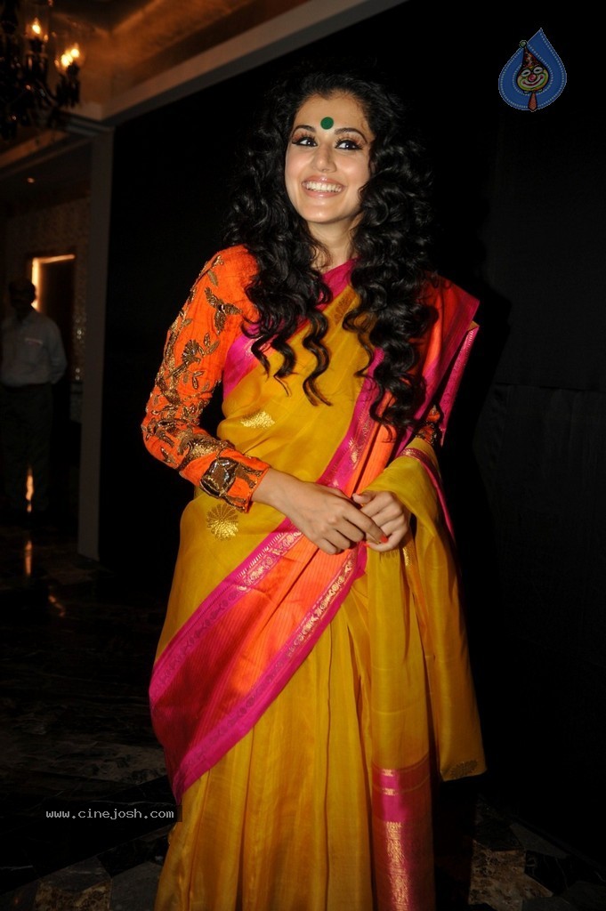 LFW Winter Festive 2014 Day 3 - 17 / 110 photos