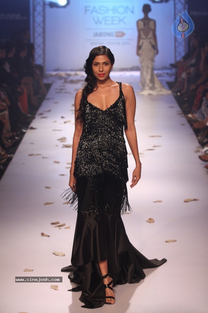 LFW Winter Festive 2014 Day 3 - 21 / 110 photos