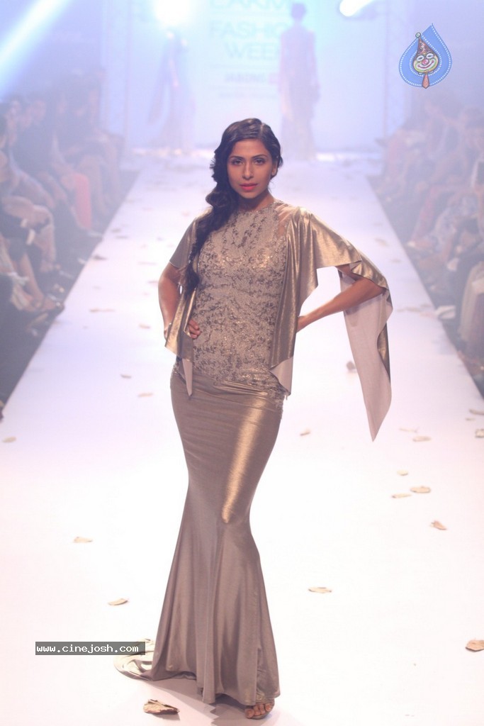 LFW Winter Festive 2014 Day 3 - 25 / 110 photos