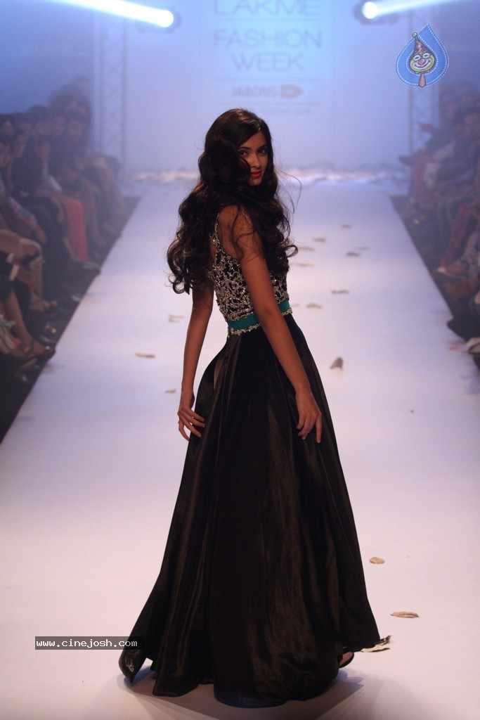 LFW Winter Festive 2014 Day 3 - 29 / 110 photos