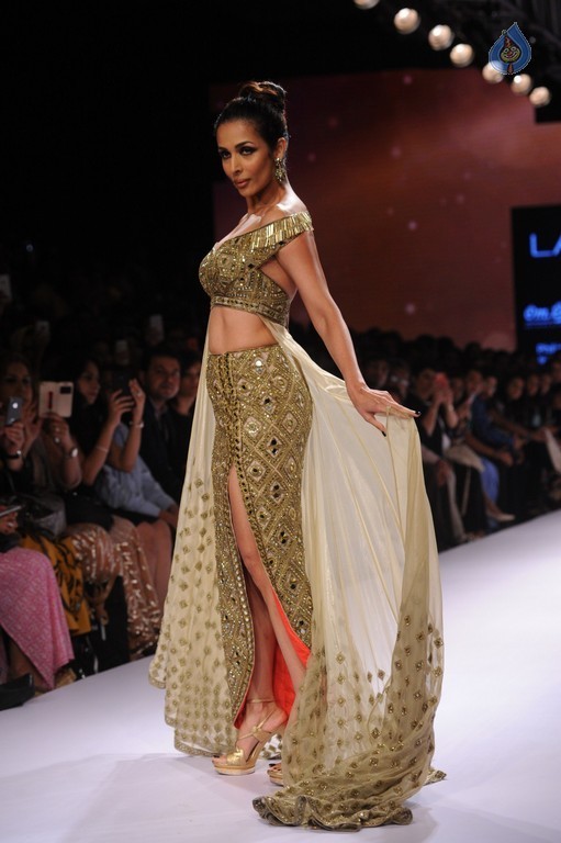 LFW Winter Festive 2015 Fashion Show 1 - 6 / 52 photos