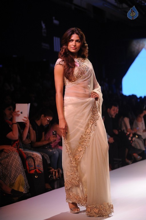 LFW Winter Festive 2015 Fashion Show 1 - 7 / 52 photos