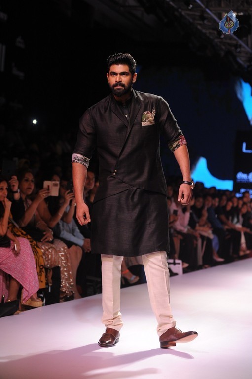 LFW Winter Festive 2015 Fashion Show 1 - 19 / 52 photos