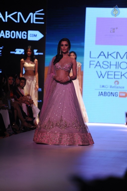 LFW Winter Festive 2015 Fashion Show 1 - 21 / 52 photos