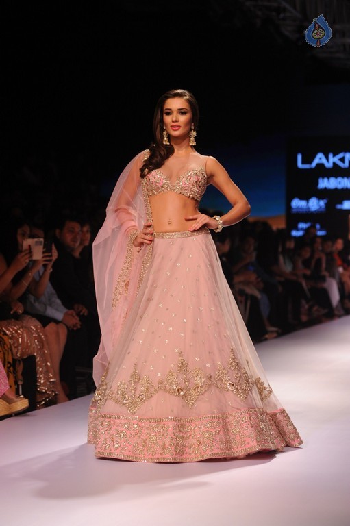 LFW Winter Festive 2015 Fashion Show 1 - 23 / 52 photos