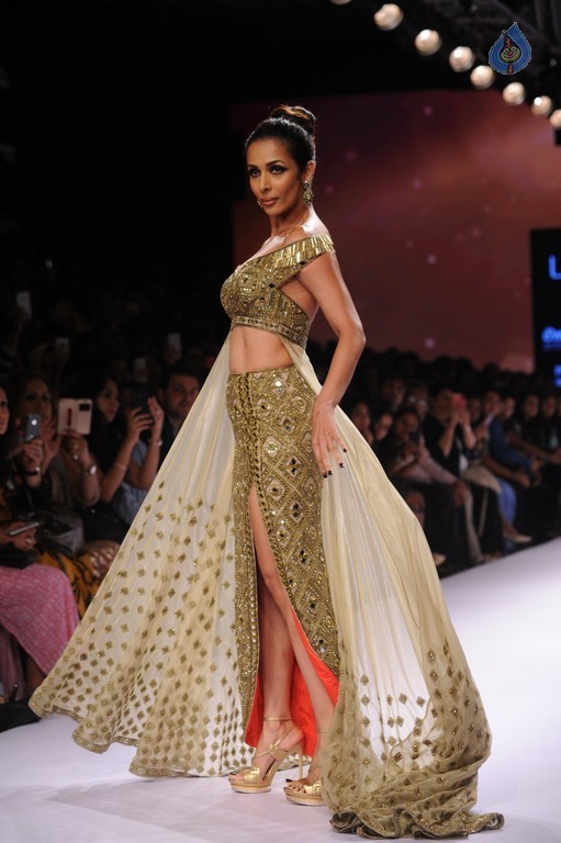 LFW Winter Festive 2015 Fashion Show 1 - 26 / 52 photos