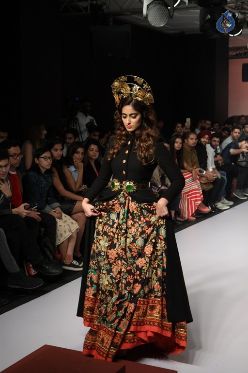 LFW Winter Festive 2015 Fashion Show 1 - 32 / 52 photos