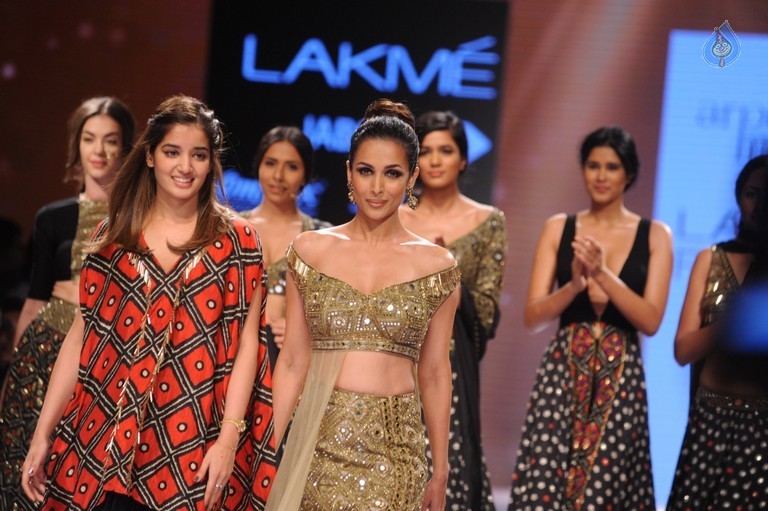 LFW Winter Festive 2015 Fashion Show 1 - 38 / 52 photos