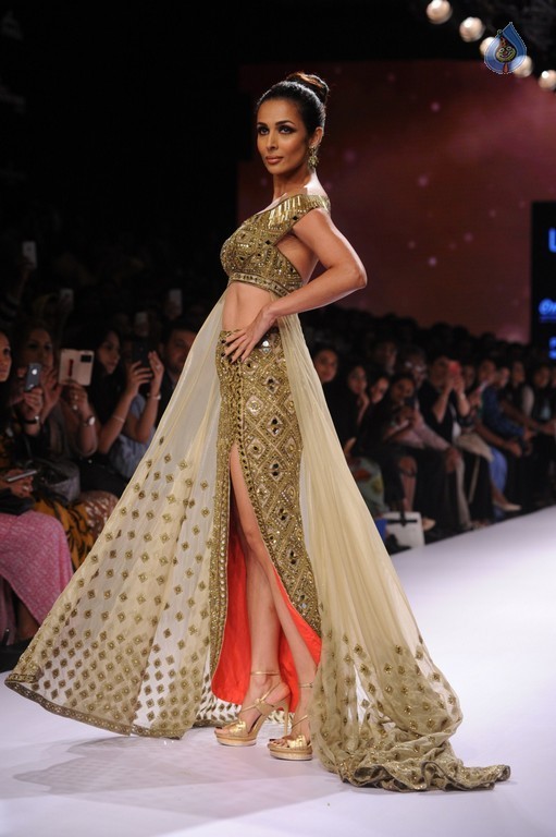 LFW Winter Festive 2015 Fashion Show 1 - 41 / 52 photos