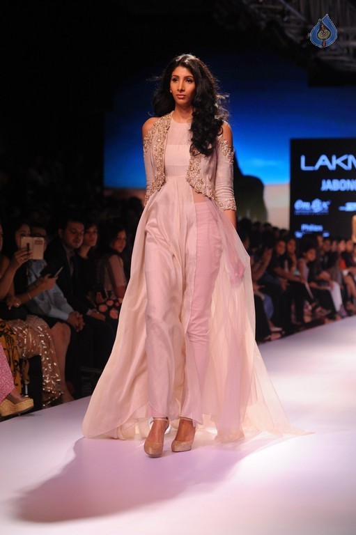 LFW Winter Festive 2015 Fashion Show 1 - 42 / 52 photos