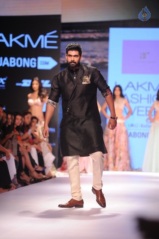 LFW Winter Festive 2015 Fashion Show 1 - 44 / 52 photos