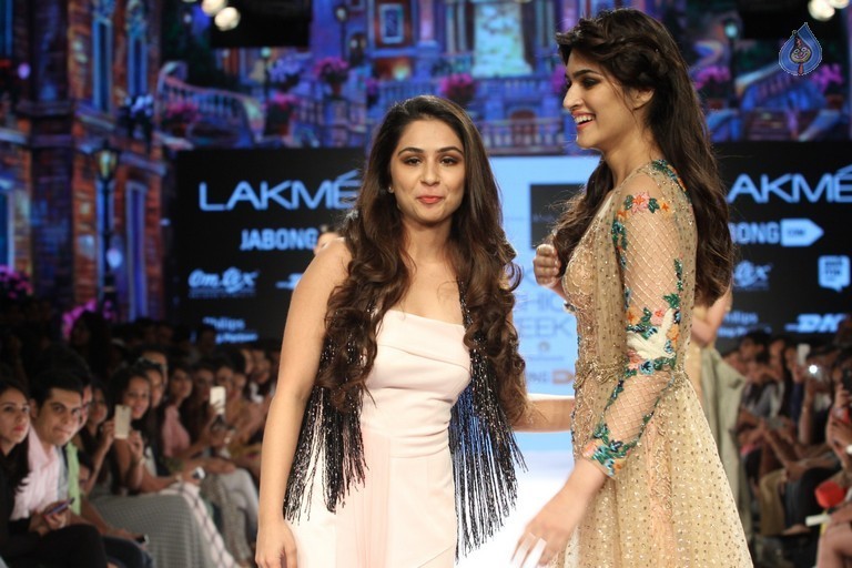 LFW Winter Festive 2015 Fashion Show 1 - 50 / 52 photos