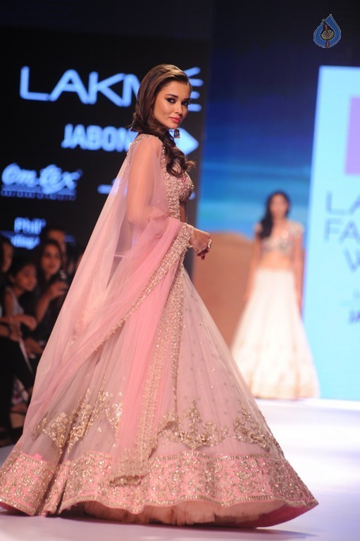 LFW Winter Festive 2015 Fashion Show 1 - 51 / 52 photos