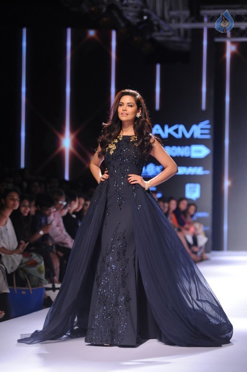 LFW Winter Festive 2015 Fashion Show 2 - 5 / 78 photos