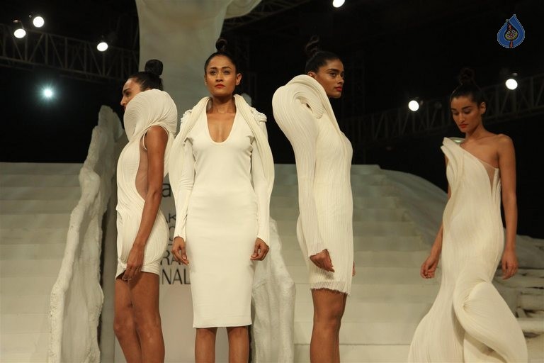 LFW Winter Festive 2015 Grand Finale - 11 / 42 photos
